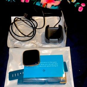 FITBIT VERSA 2 -rose gold SEMI BRAND NEW